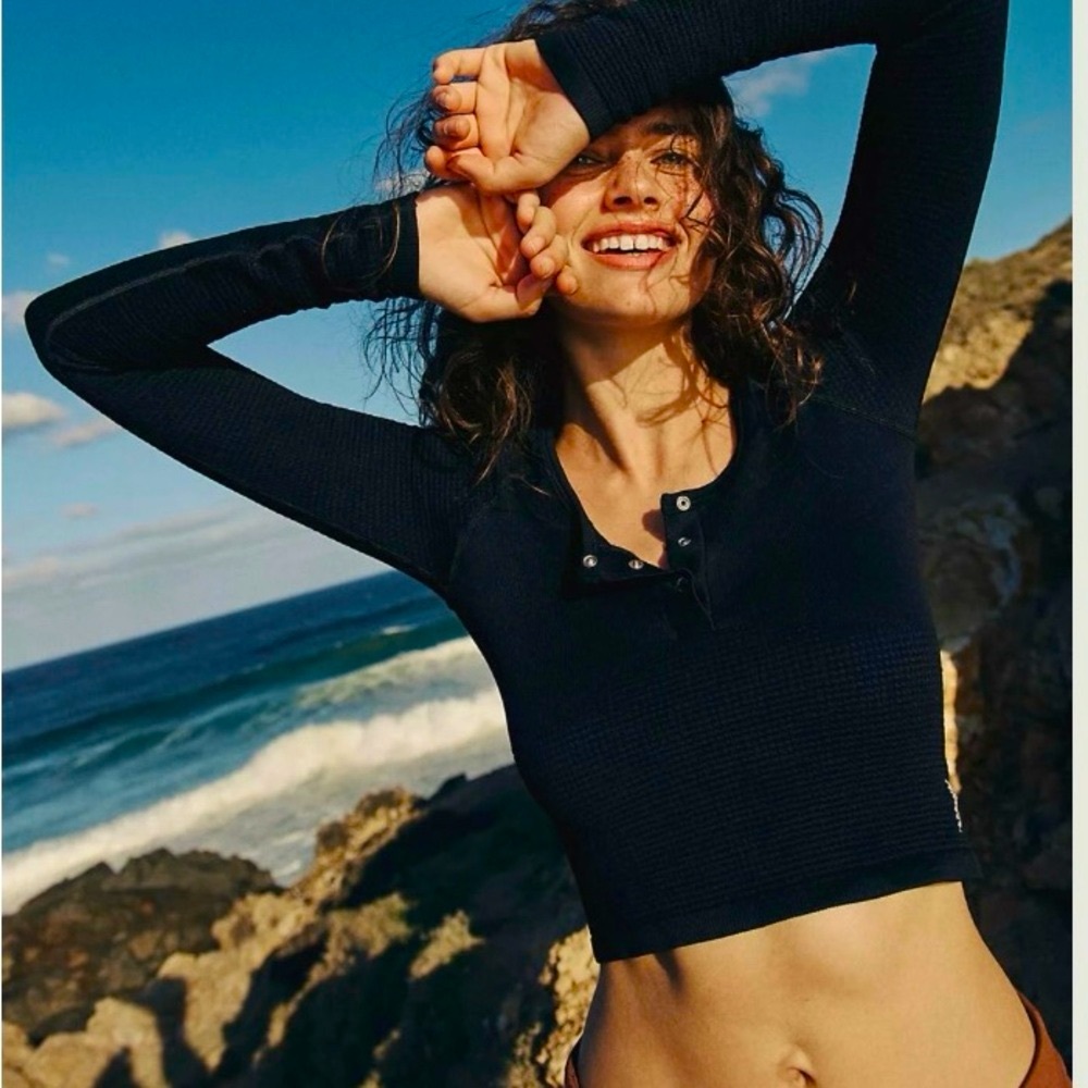 NWT FP Free People Movement Bail Out Long Sleeve Top Shirt Crop - black